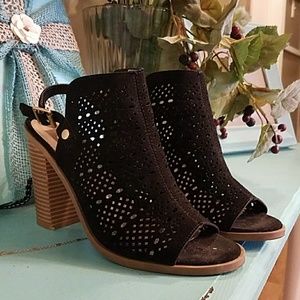 DV Peep Toes Gorgeously made for spring 😍